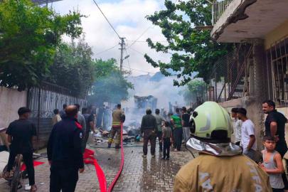 Ev eşyası yüklü pikap alevlere teslim oldu