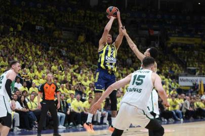 Fenerbahçe, Euroleague play-off serisinde 1-0 öne geçti