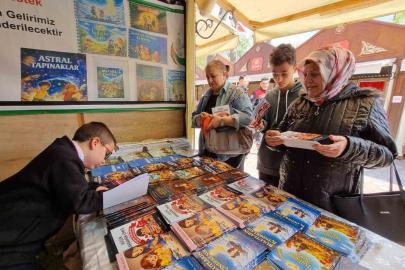 Filistinli akranları için hayal dünyalarını satırlara döktüler