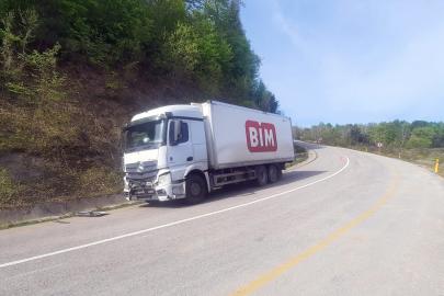 Freni boşalan kamyon başka bir kamyona çarptı: 1 yaralı