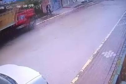 Freni boşalan kamyon dehşet saçtı: Yaşlı adam feci şekilde can verdi