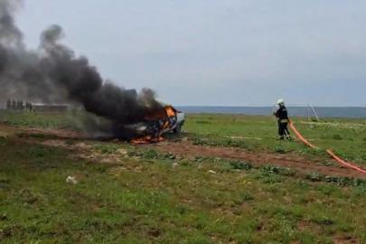 Gaz kaçağı bulunan otomobil alevlere teslim oldu