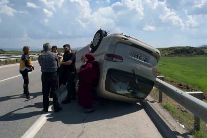 Gaziantep’te lastiği patlayan minibüs takla attı