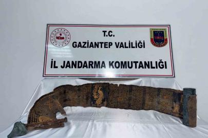 Gaziantep’te piton derisine İbranice altın yazmalı kitap ele geçirildi: 1 gözaltı