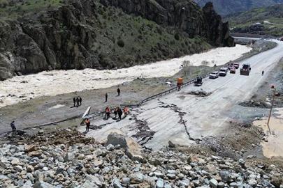 Hakkari-Van yolu trafiğe açıldı