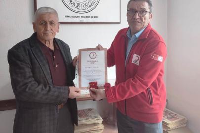 Hisarcık’ta 18 kez kan bağışı yapan esnafa bronz madalya