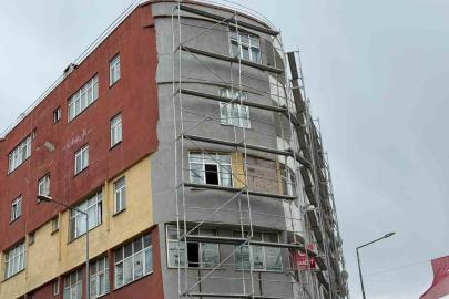 Iğdır’da binadaki dış cephe çalışmasında güvenlik ihmali