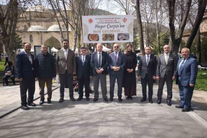 İhtiyaç sahibi gençlerin evlilik masrafları için hayır çarşısı yapıldı