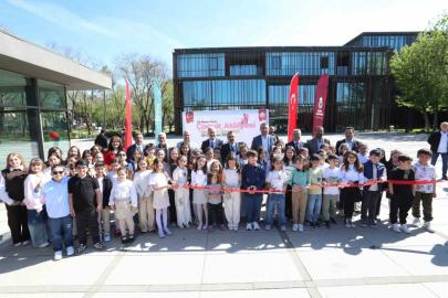 İnegöl’de 23 Nisan’a özel minik sanatçılar sergisi açıldı