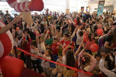 Isparta Belediyesi’nin 23 Nisan etkinliğinde renkli görüntüler