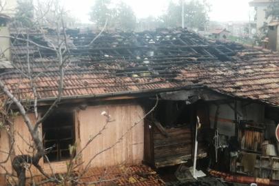 Isparta’da iki katlı ev alevlere teslim oldu
