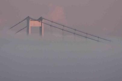 İstanbul Boğazı’nda yoğun sis: Fatih Sultan Mehmet Köprüsü gözden kayboldu