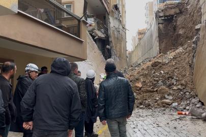 İstinat duvarı çöktü, site sakinleri deprem olduğunu sandı