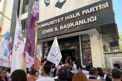 İzmir’de belediye memurları CHP’nin kapısına dayandı