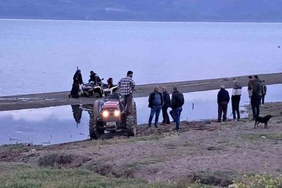İznik’te ATV kuma saplandı, vatandaşlar seferber oldu