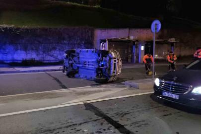Kağıthane’de alkollü sürücü viyadükte kazaya neden oldu: Cip yan yattı