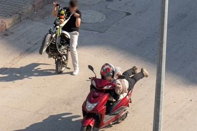 Karabük’te tehlikeli adrenalin: Gençlerin bazıları trafikte tehlikeli akrobasi yaptı, diğeri şelale sularında mahsur kaldı