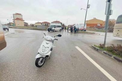 Karaman’da minibüsle motosiklet çarpıştı: 1 yaralı