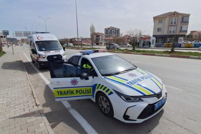 Karaman’da otomobile çarpan motosikletli yaralandı