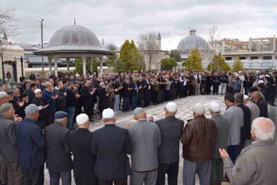 Karapınar’dan hacı adayları dualarla uğurlandı