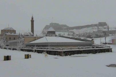 Kars’ta yer gök beyaz: Kar kalınlığı 30 santimi aştı