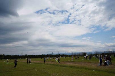 Kastamonu’da 23 Nisan çocukları, uçurtma uçurarak gönüllerince eğlendi