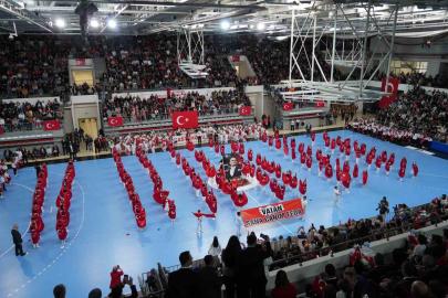 Kastamonu’da 23 Nisan coşkusu: Çocukların gösterileri ayakta alkışlandı