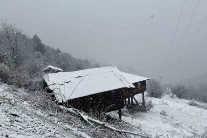 Kastamonu’da Nisan sonunda kar sürprizi
