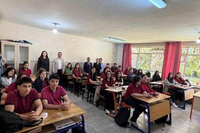 Kaymakam Ateş liseli öğrencilerle bir araya geldi
