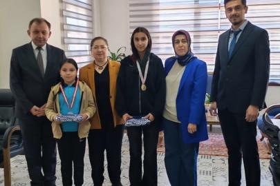 Kaymakam Doğru, başarılı öğrencileri makamında ağırladı