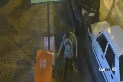 Kayseri’de 2 kişinin yaralandığı bıçaklı kavga kamerada