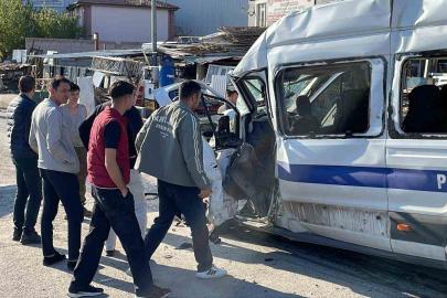 Kayseri’de işçi servisi ile kamyon çarpıştı: 8 yaralı