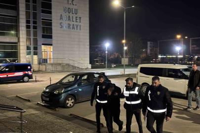 Kendini savcı olarak tanıtıp yaşlı kadının altınlarını alan 2 şüpheli yakalandı