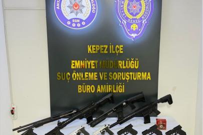 Kepez’de şafak operasyonu: 11 adrese eş zamanlı baskın