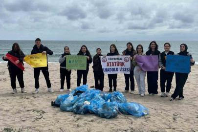 Kırklareli’nde çevreci öğrenciler sahilde temizlik yaptı