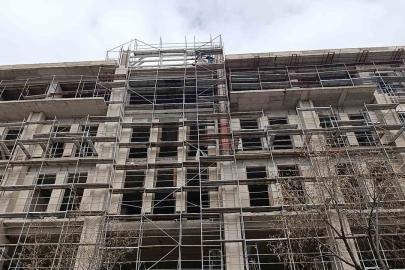 Kırşehir’de 3 işçi maaşlarını alamadıkları iddiasıyla inşaata çıktı