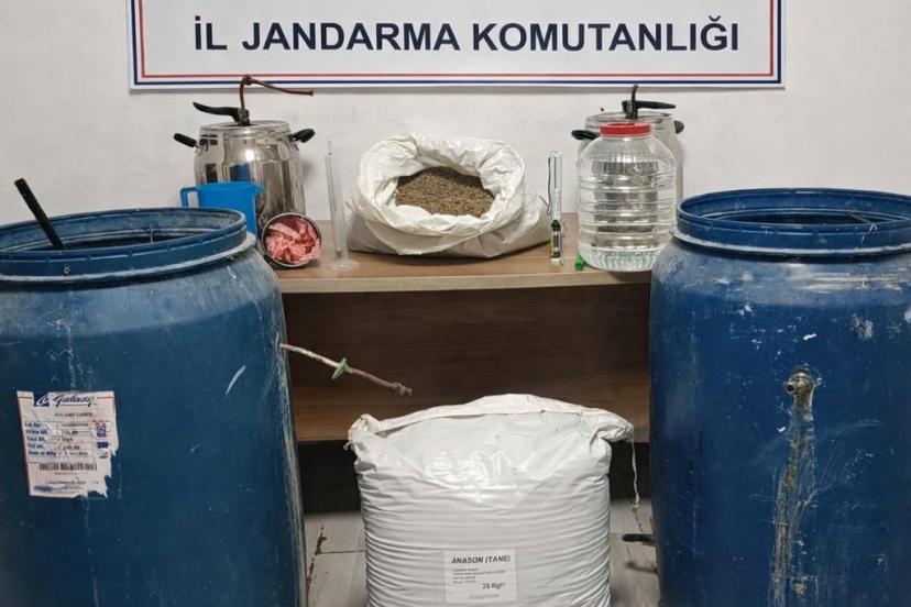 Kırşehir’de kaçak alkol üretimi yapan kişiye operasyon