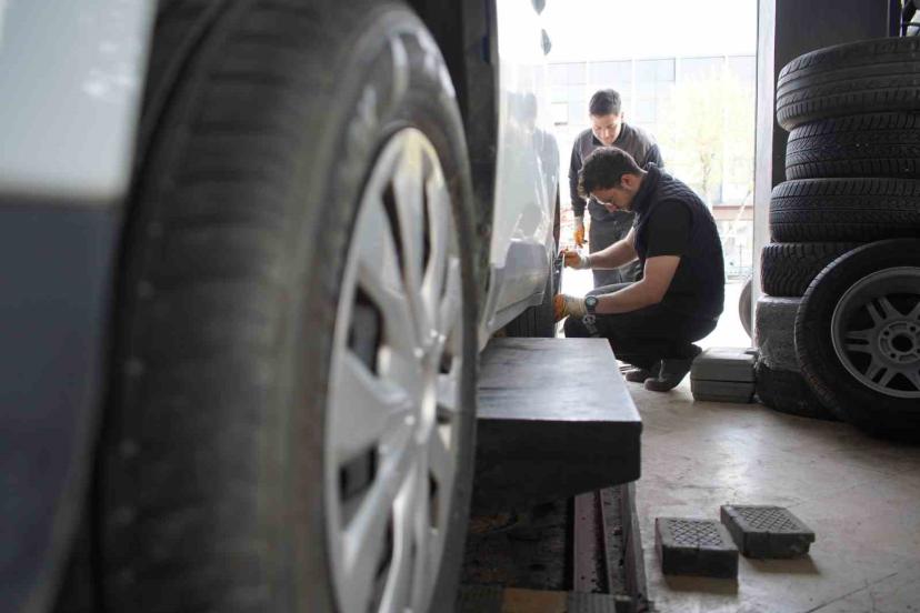 Kış lastiği zorunluluğu bitti, değişim mesaisi başladı: "Sıcaklar artmadan yaz lastiklerine geçiş yapılmalı"