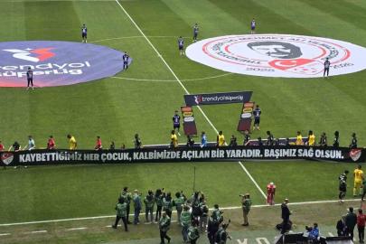 Kocaeli’de tribünler sustu, çocuklar için yas tutuldu