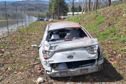 Kontrolden çıkan otomobil cezaevi bahçesine uçtu