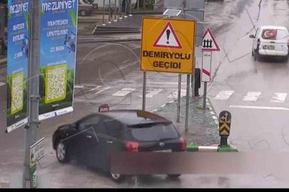 Kontrolden çıkan otomobil durakta bekleyenleri teğet geçti: O anlar kamerada