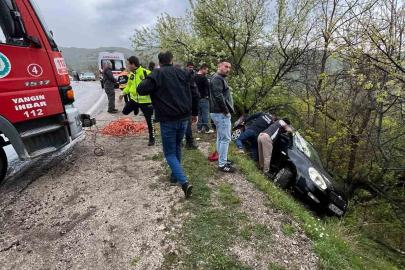 Kontrolden çıkan otomobil şarampole savruldu: 2 yaralı