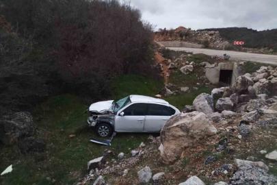 Kontrolden çıkan otomobil şarampole uçtu, sürücüsü yaralandı