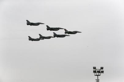 Konya’da SOLOTÜRK ve Türk Yıldızları’ndan öğrencilere 23 Nisan gösterisi