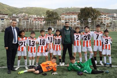 Körfez’de 23 Nisan futbol turnuvasının şampiyonu Atatürk Ortaokulu oldu