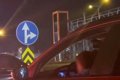 Kucağında çocukla araç kullanan sürücüye tepki yağdı