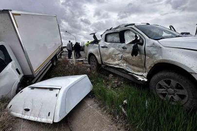 Kulu’da kamyonet ile pikap çarpıştı: 2 yaralı