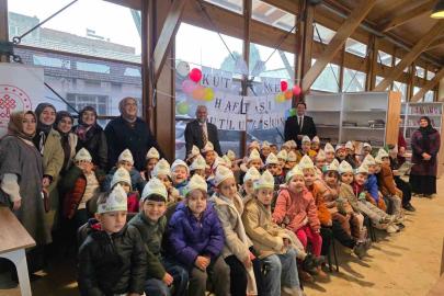 Kuran Kursu öğrencileri kütüphanede kitapla buluştu