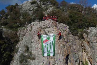 Kurtarma ekipleri, Bursaspor bayrağını zirvede dalgalandırdı