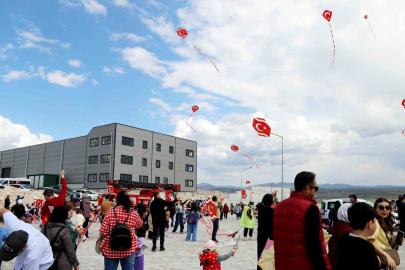 Kütahya OSB’de uçurtmalar gökyüzünü renklendirdi